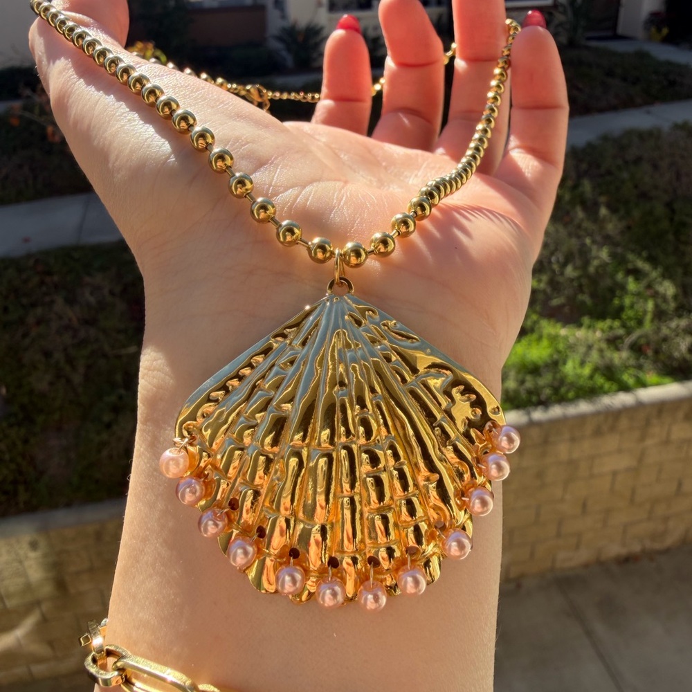 Shell Pendant Necklace with Pink Pearl Accents